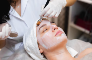 best Cosmetologist in Noida